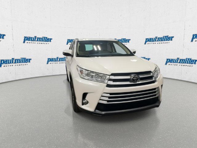 Used 2017 Toyota Highlander XLE FWD image 3