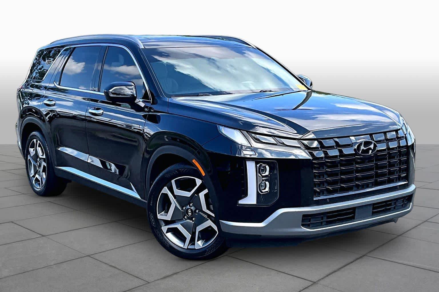 Used 2023 Hyundai Palisade Limited w/ Cargo Package FWD image 3