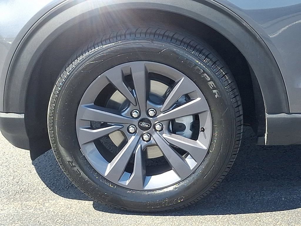 Certified 2023 Ford Explorer XLT w/ Equipment Group 202A AWD/4WD image 8