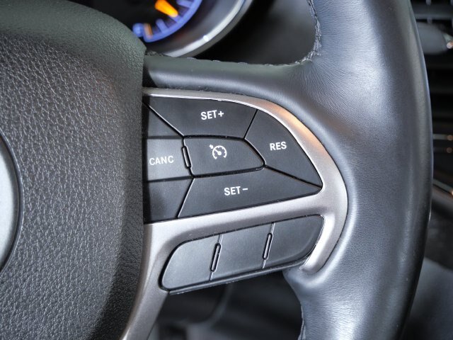 Used 2018 Jeep Grand Cherokee Altitude AWD/4WD image 31