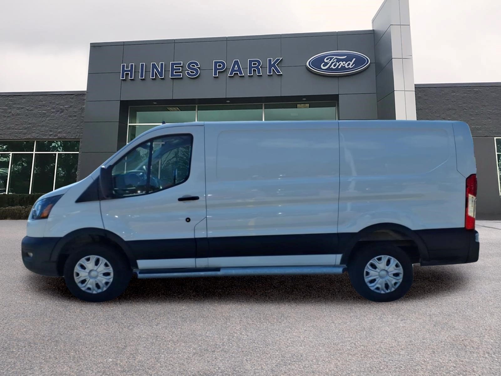 Certified 2025 Ford Transit 250 Low Roof w/ Exterior Upgrade Package RWD image 4