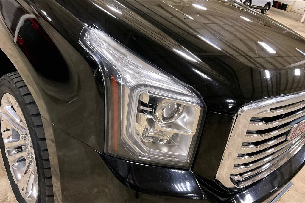 Used 2017 GMC Yukon XL SLT w/ Premium Edition AWD/4WD image 28