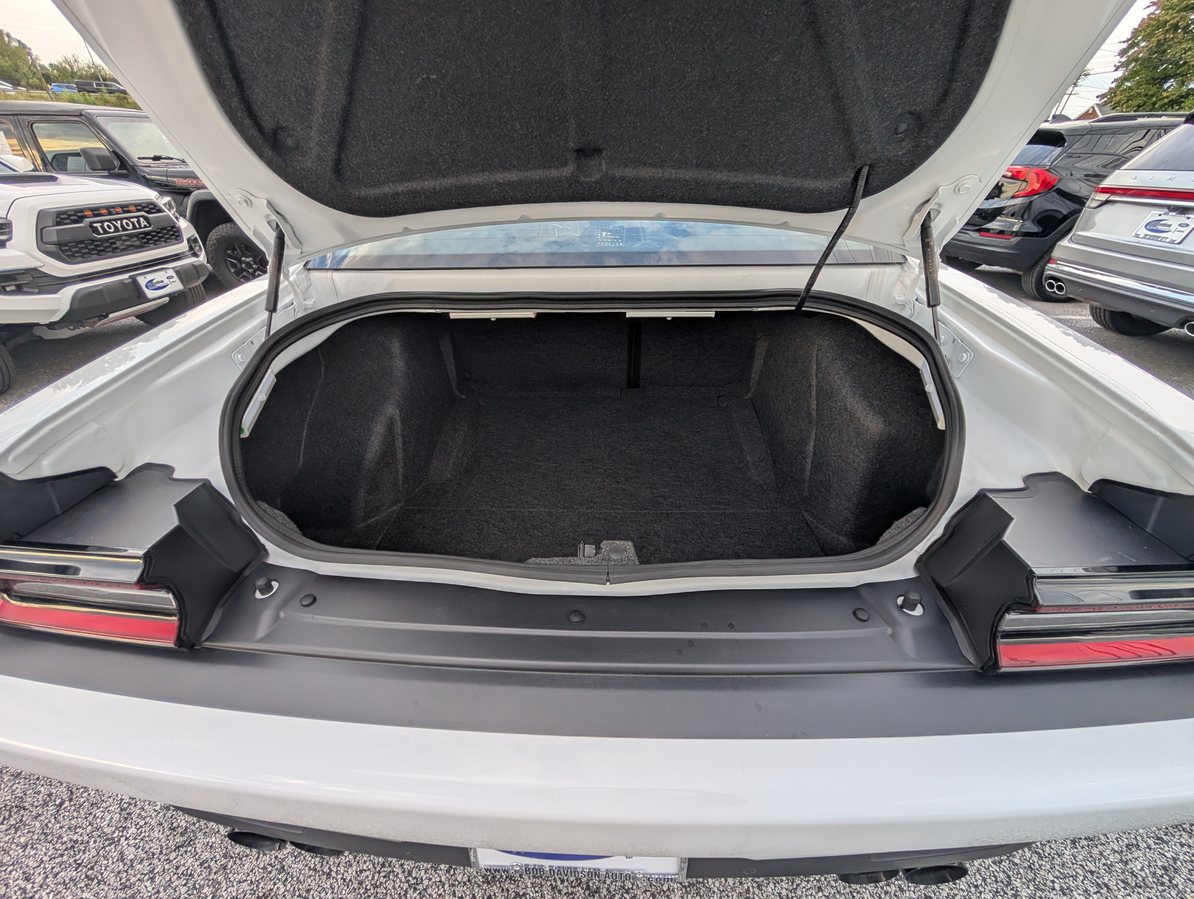 Used 2022 Dodge Challenger R/T Scat Pack RWD image 14