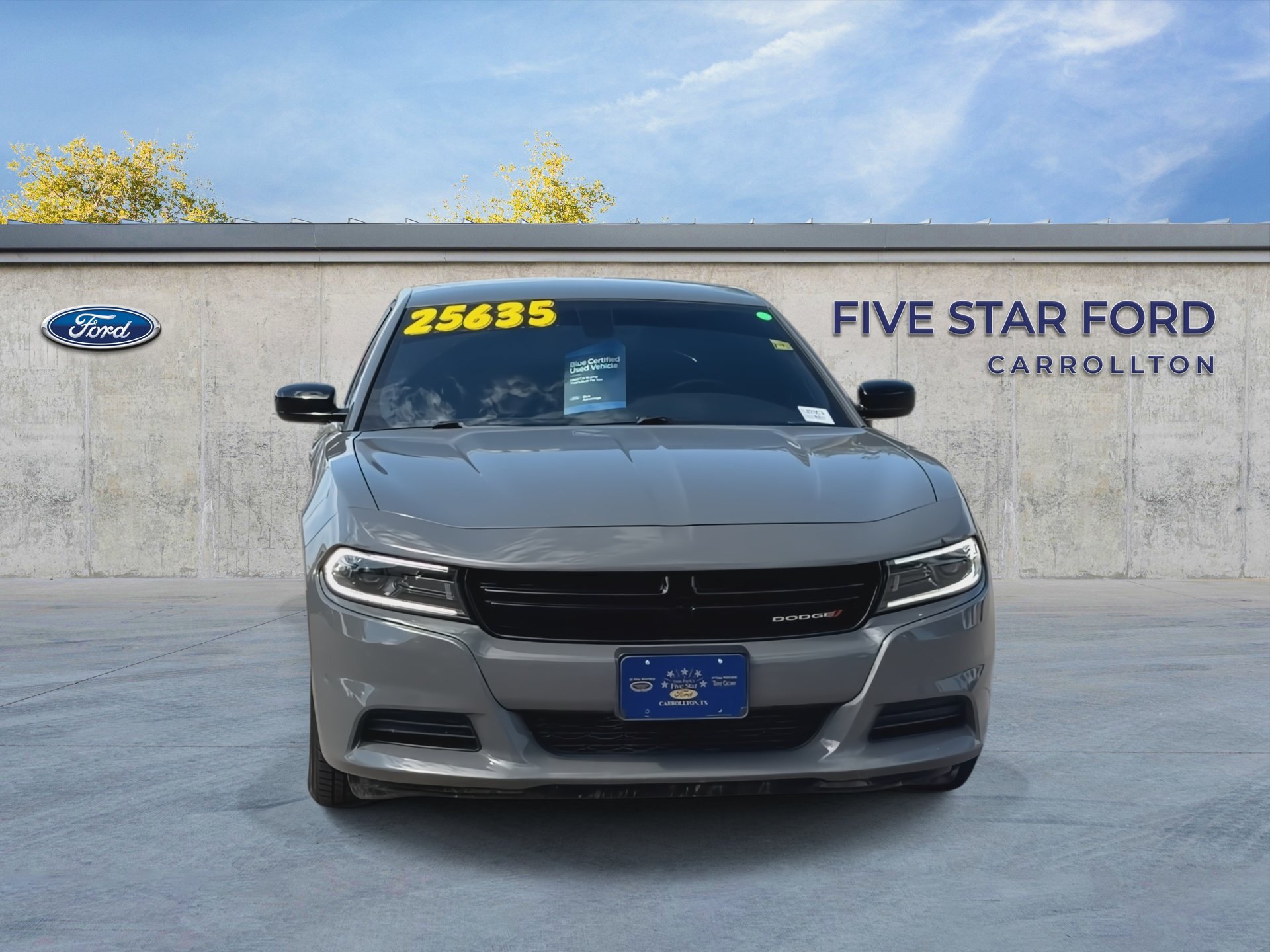 Used 2023 Dodge Charger SXT RWD image 3