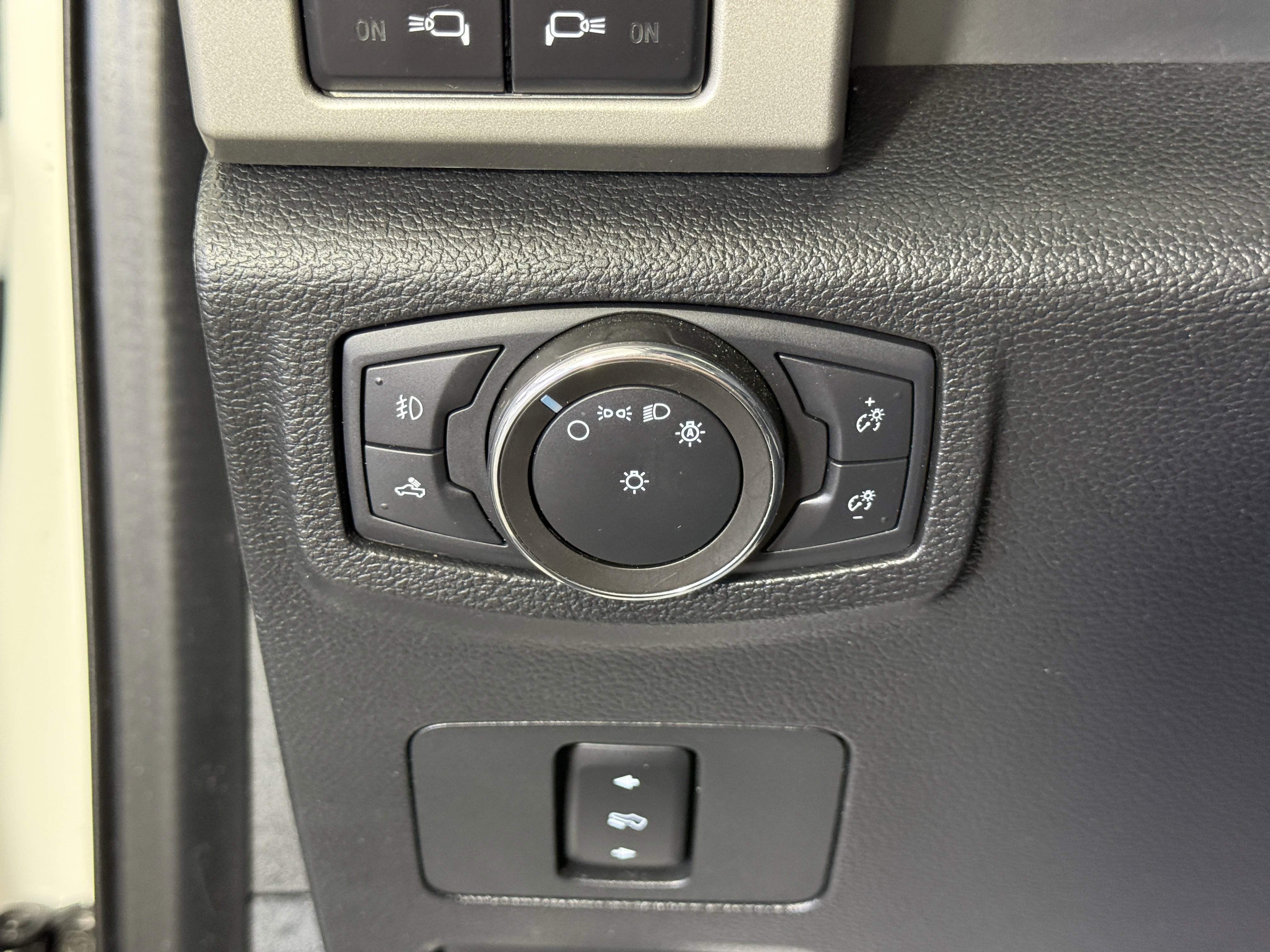 Certified 2020 Ford F250 Lariat w/ Chrome Package image 26