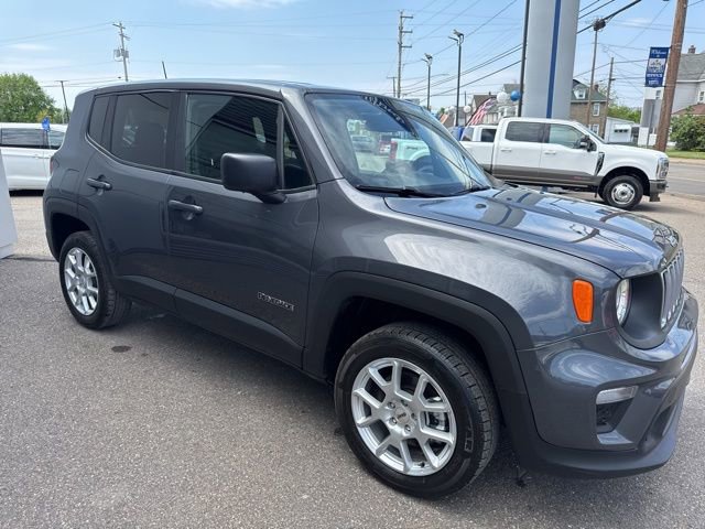 Used 2023 Jeep Renegade Latitude AWD/4WD image 4