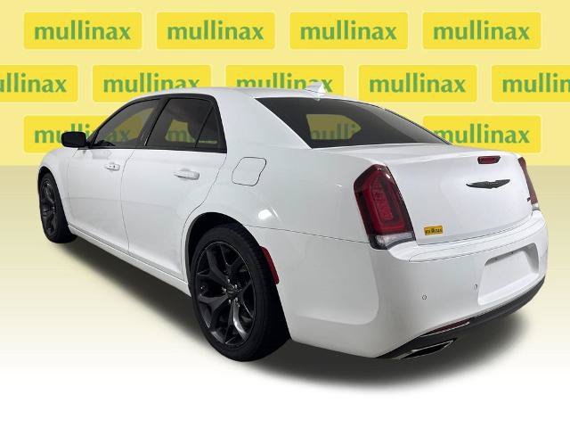 Used 2023 Chrysler 300 Touring w/ Safetytec Plus Group RWD image 11