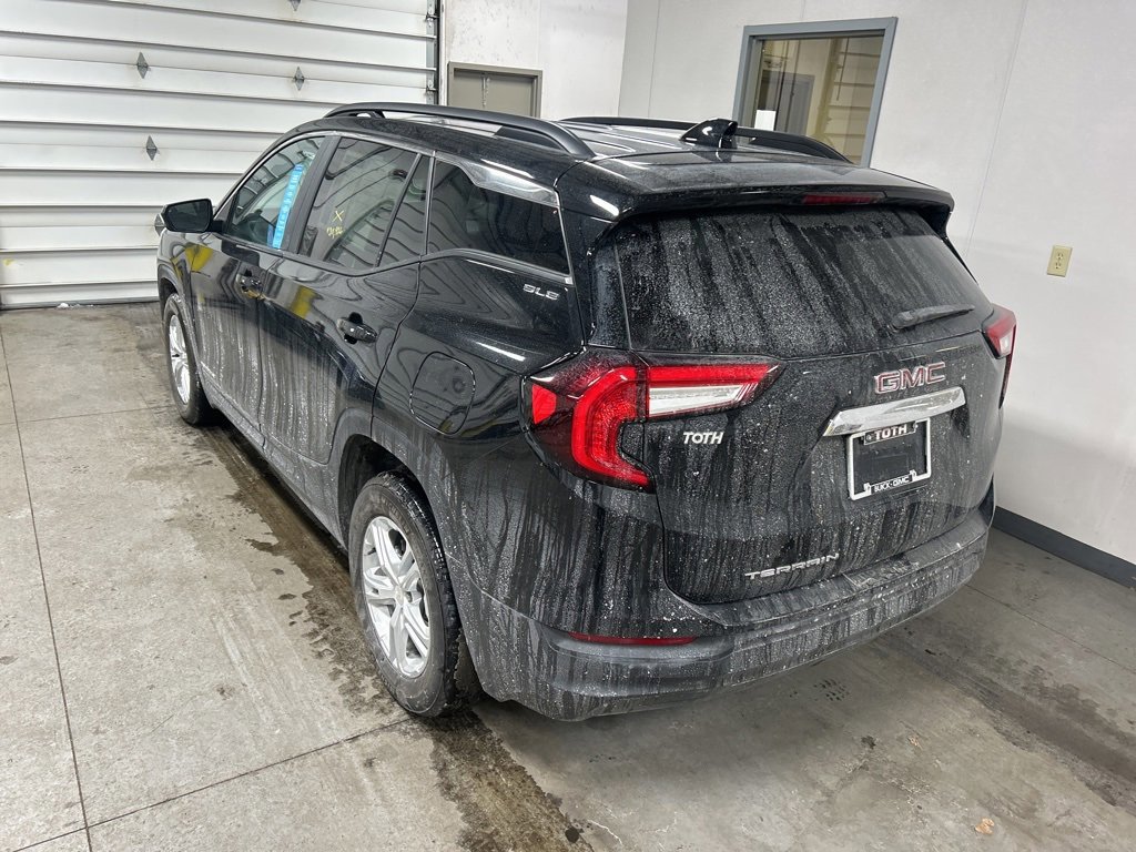Used 2022 GMC Terrain SLE w/ Driver Convenience Package image 2