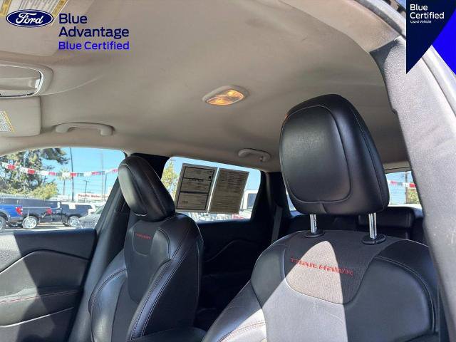 Used 2017 Jeep Cherokee Trailhawk AWD/4WD image 23