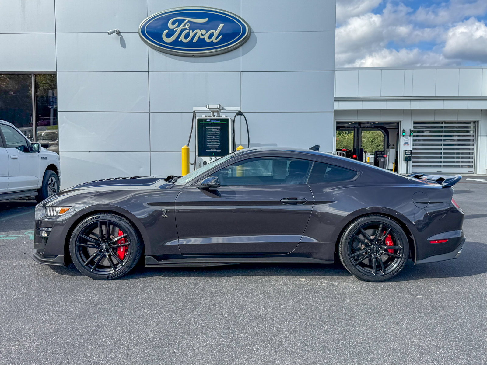 Certified 2022 Ford Mustang Shelby GT500 w/ Technology Package RWD image 8