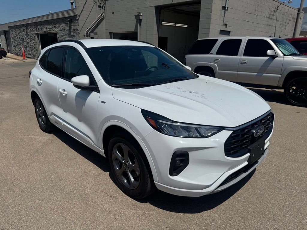Certified 2023 Ford Escape ST-Line Select AWD/4WD image 2