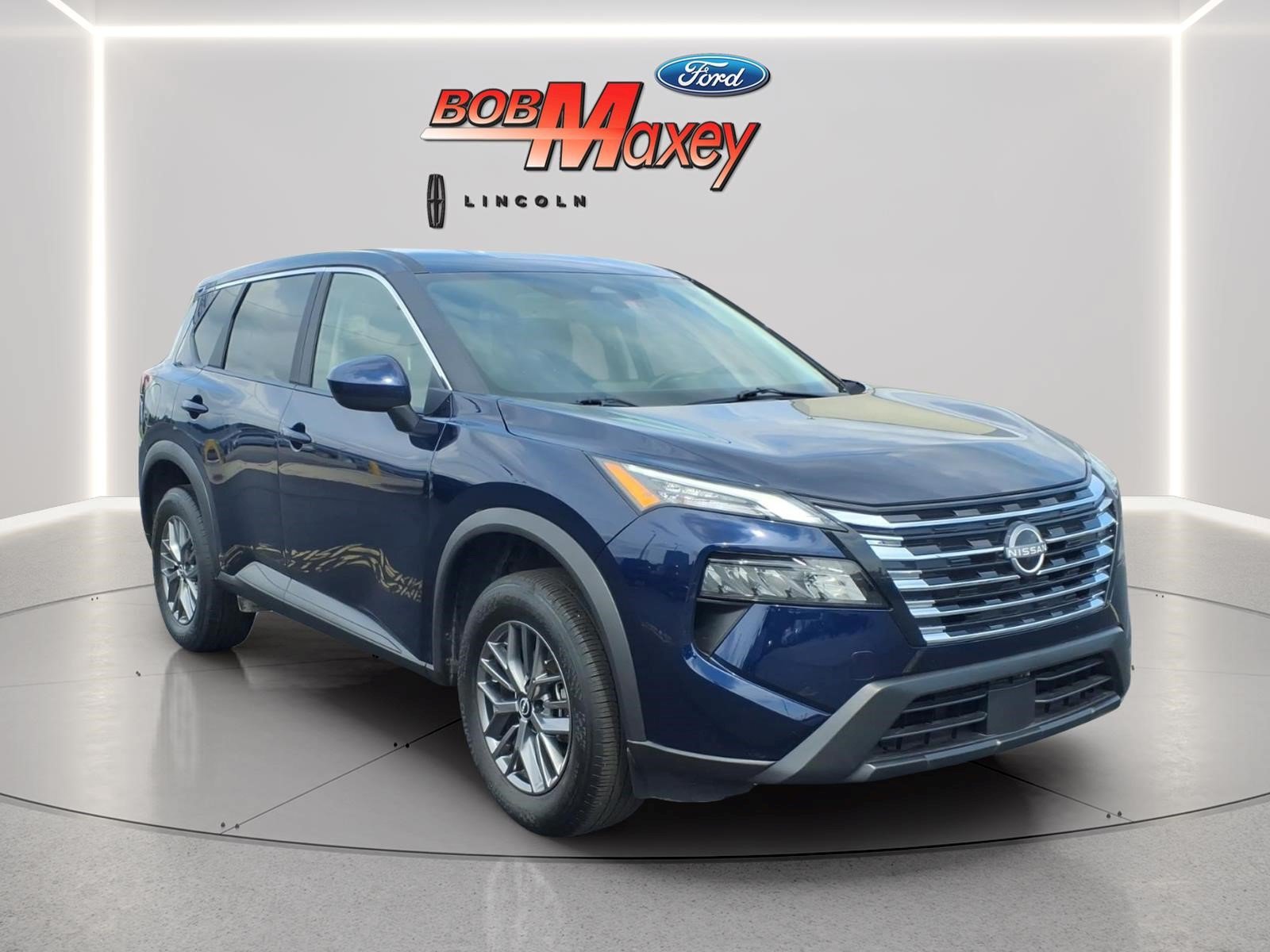 Used 2026 Nissan Rogue SV FWD image 3