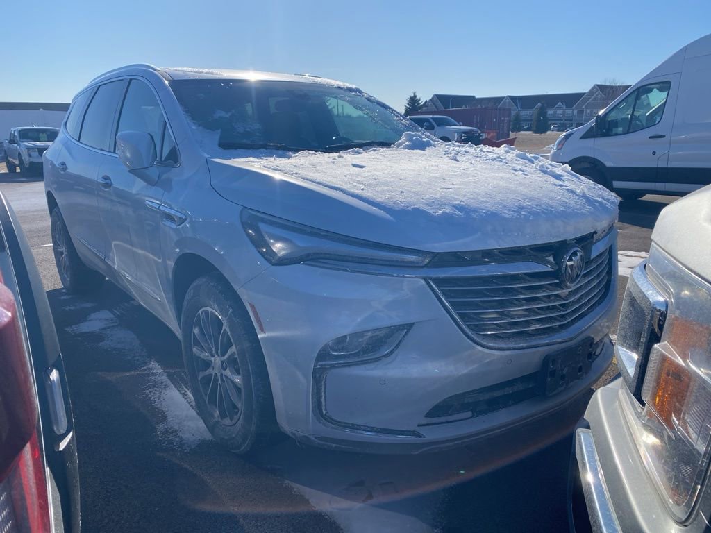 Used 2022 Buick Enclave Essence image 4