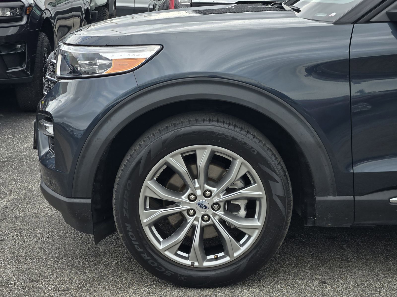Certified 2022 Ford Explorer XLT w/ Equipment Group 202A RWD image 9