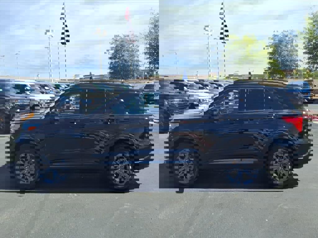 Certified 2022 Ford Explorer XLT w/ Equipment Group 202A image 2
