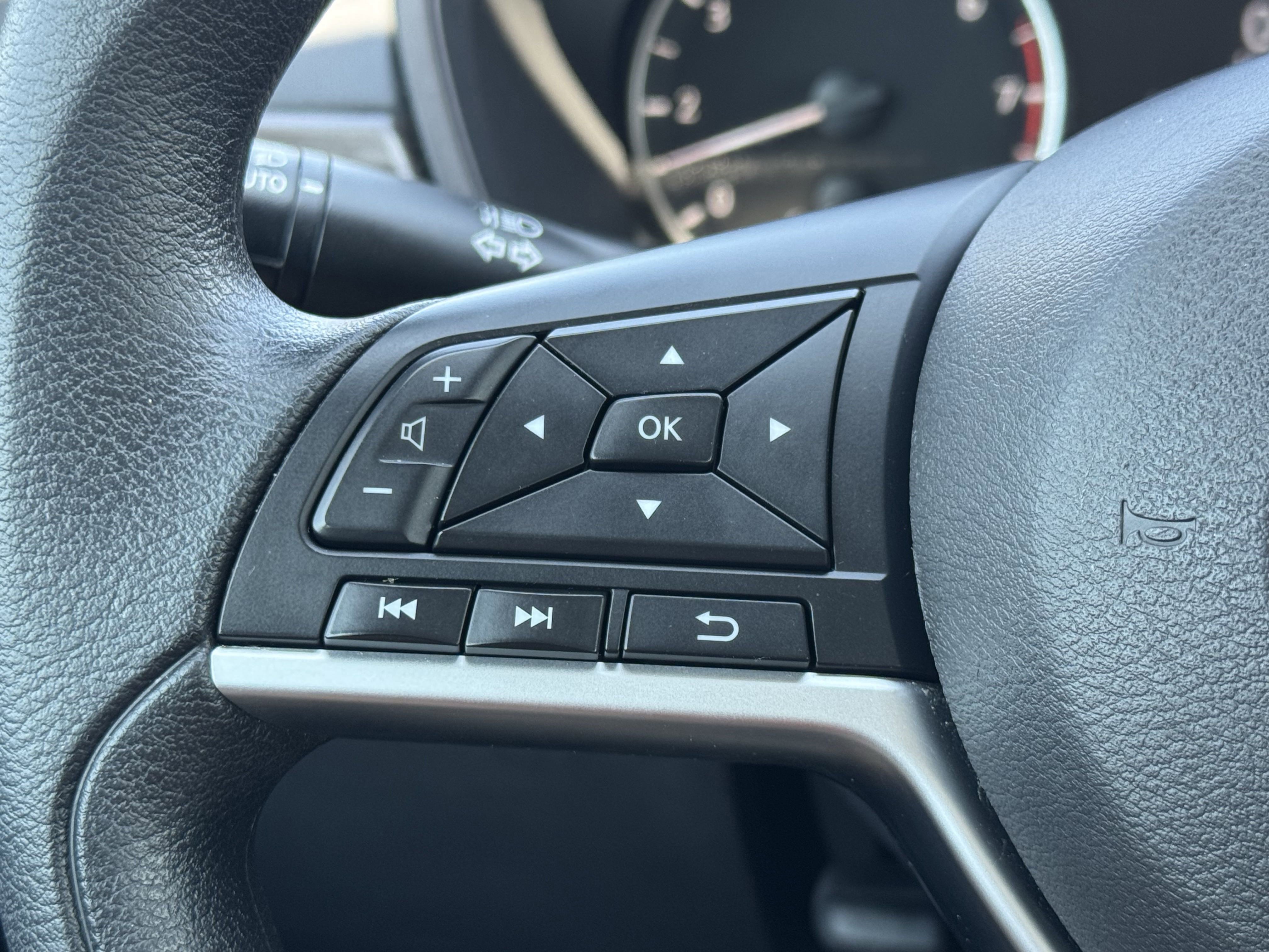 Used 2023 Nissan Altima 2.5 SV image 16