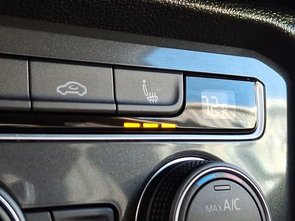 Used 2021 Volkswagen Tiguan SE image 23