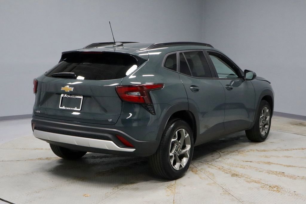 Used 2025 Chevrolet Trax LT w/ LT Convenience Package image 5