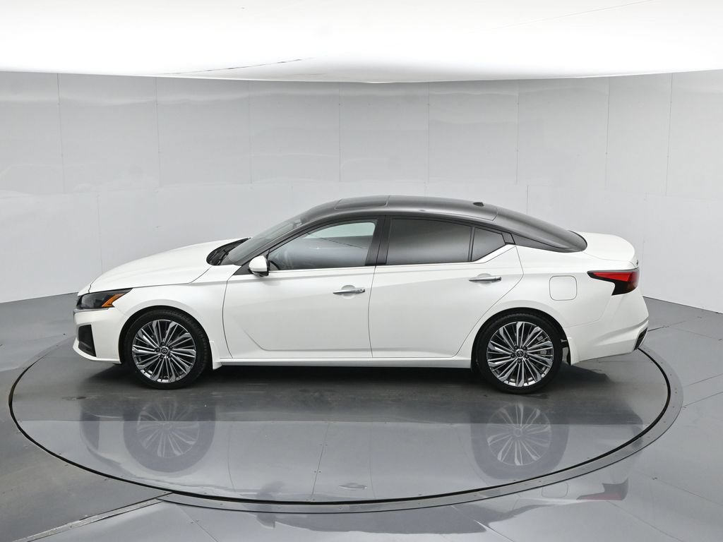 Used 2024 Nissan Altima 2.5 SL FWD image 44