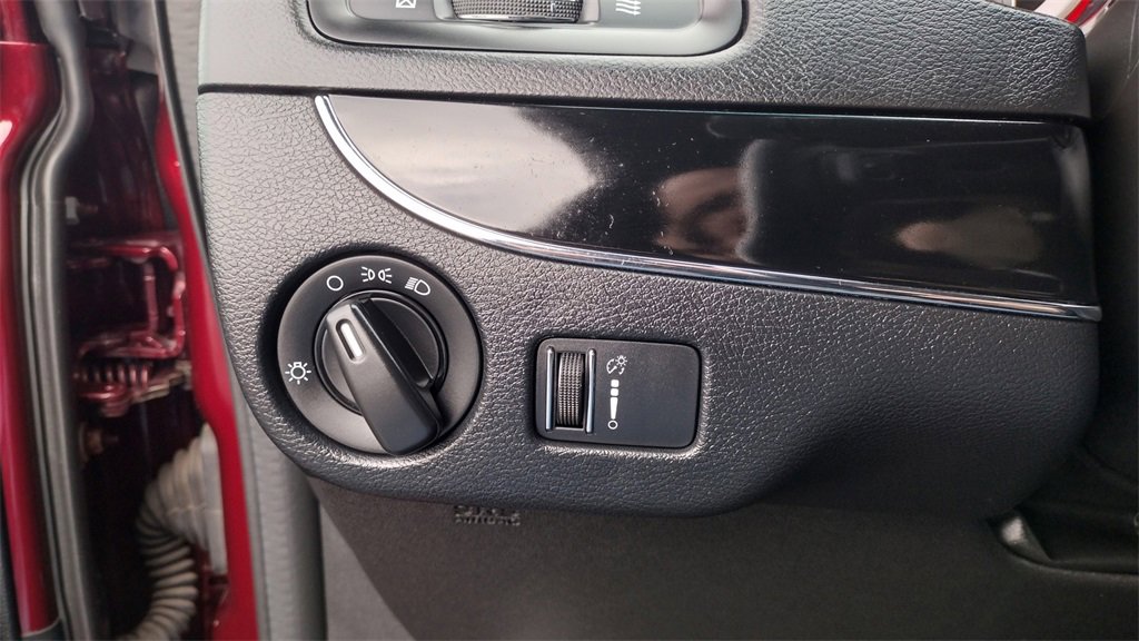 Used 2017 Dodge Grand Caravan SE image 16