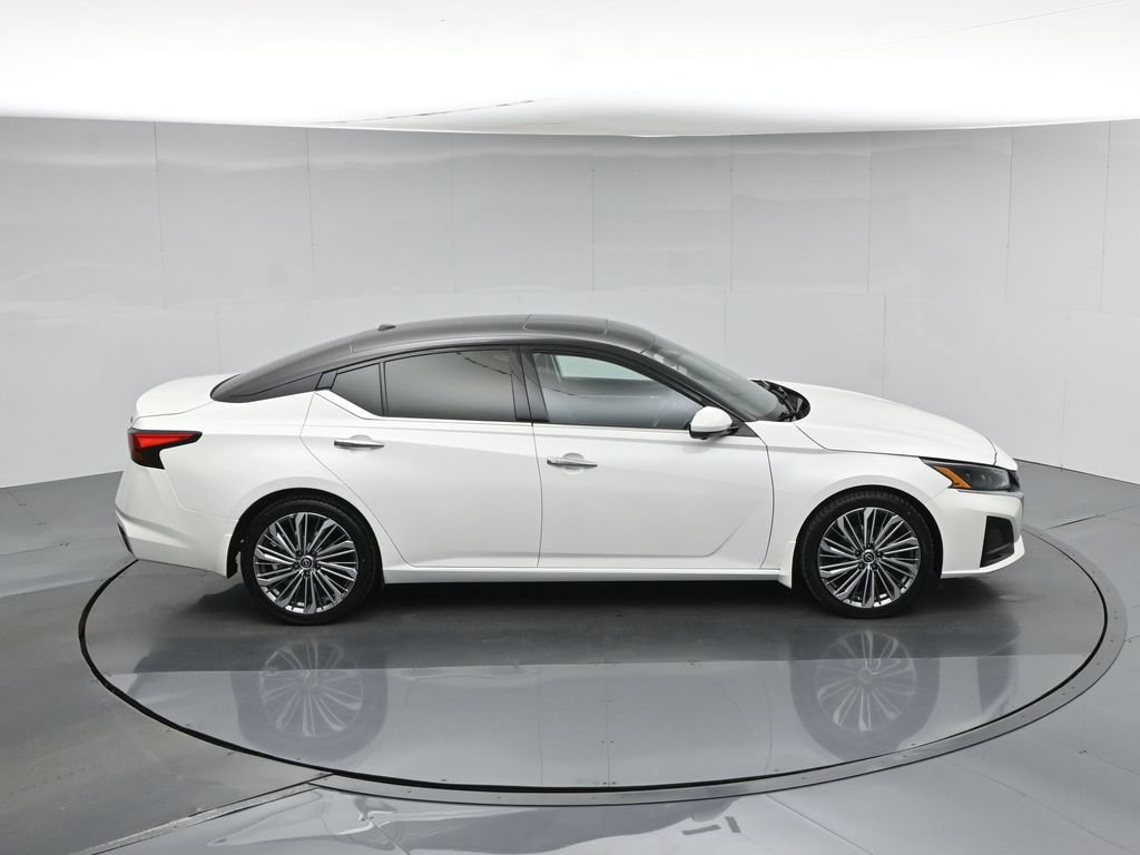Used 2024 Nissan Altima 2.5 SL FWD image 48