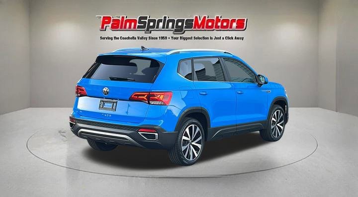 Used 2022 Volkswagen Taos SE image 2
