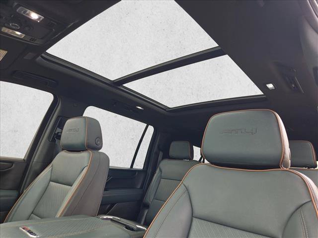 Used 2025 GMC Yukon XL AT4 w/ AT4 Premium Package AWD/4WD image 14