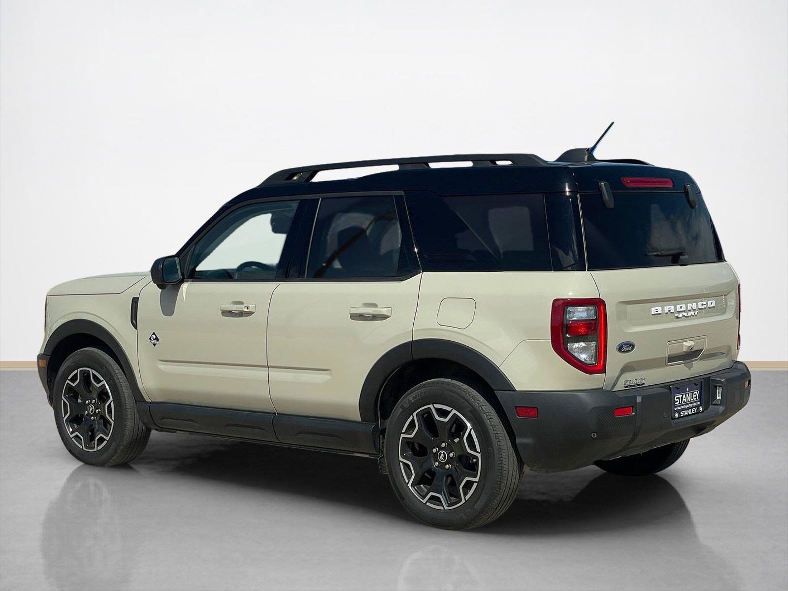 Certified 2025 Ford Bronco Sport Outer Banks w/ Outer Banks Tech Package+ AWD/4WD image 5