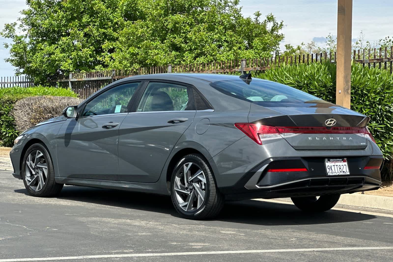 Used 2024 Hyundai Elantra Limited image 3