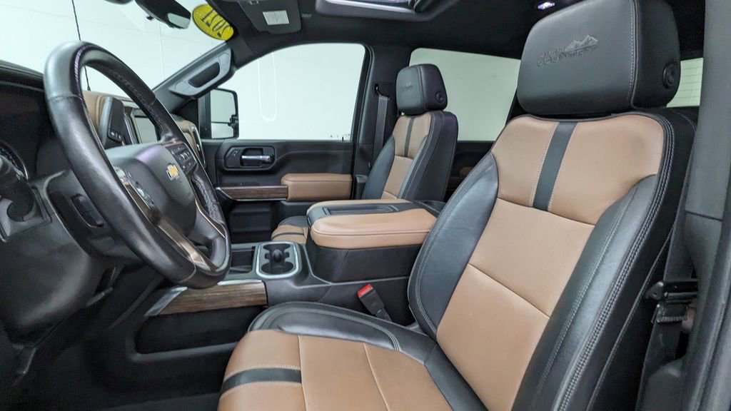 Used 2021 Chevrolet Silverado 3500 High Country image 2