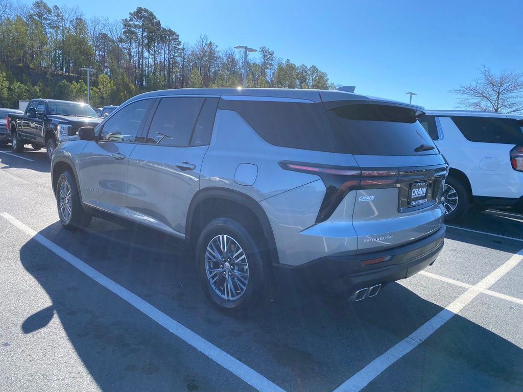 Used 2024 Chevrolet Traverse LS image 3