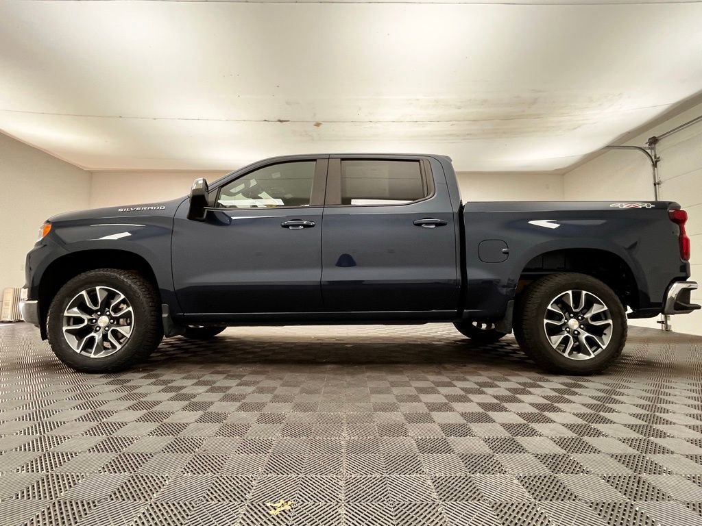 Used 2023 Chevrolet Silverado 1500 LT AWD/4WD image 12