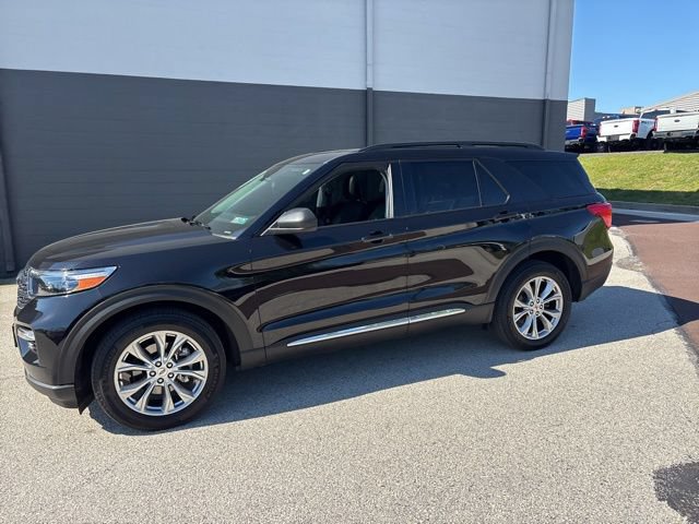 Certified 2024 Ford Explorer XLT w/ Equipment Group 202A AWD/4WD image 4