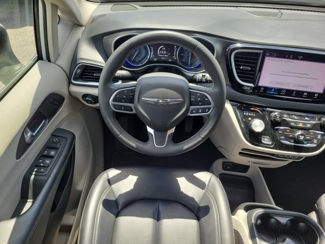 Used 2023 Chrysler Pacifica Touring-L FWD image 10