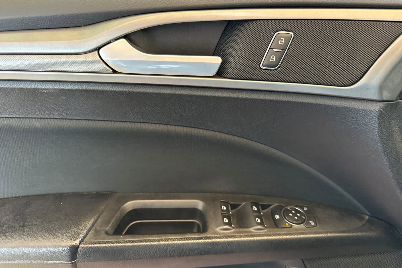 Certified 2019 Ford Fusion SE FWD image 12