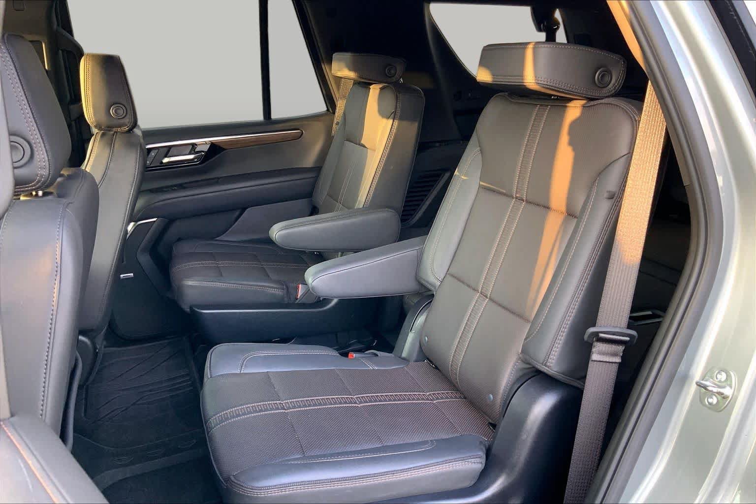 Used 2025 Chevrolet Tahoe High Country AWD/4WD image 20