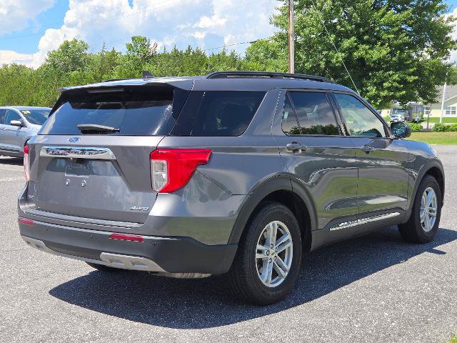 Certified 2021 Ford Explorer XLT w/ Equipment Group 202A AWD/4WD image 3