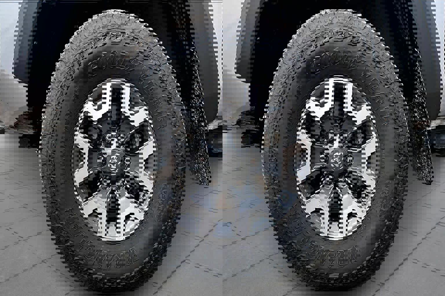 Used 2018 Toyota Tacoma TRD Off-Road image 14