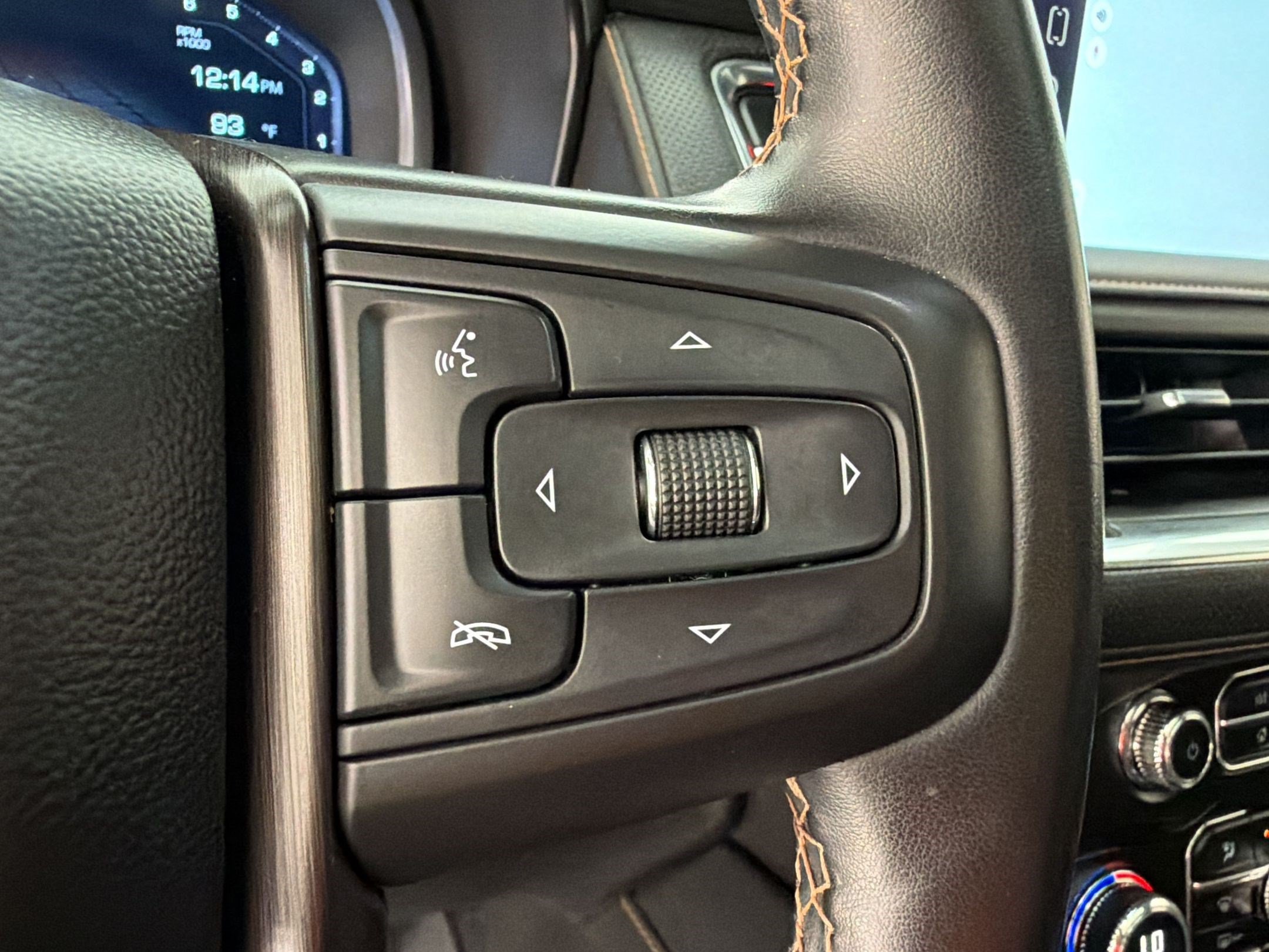 Used 2023 GMC Yukon XL AT4 AWD/4WD image 33