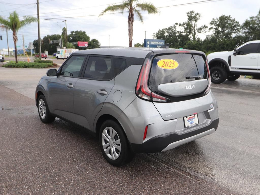 Used 2025 Kia Soul LX FWD image 8