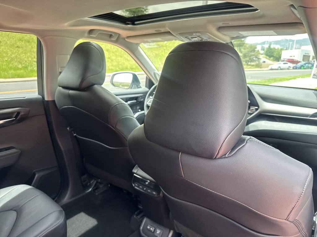 Used 2023 Toyota Highlander Limited AWD/4WD image 27