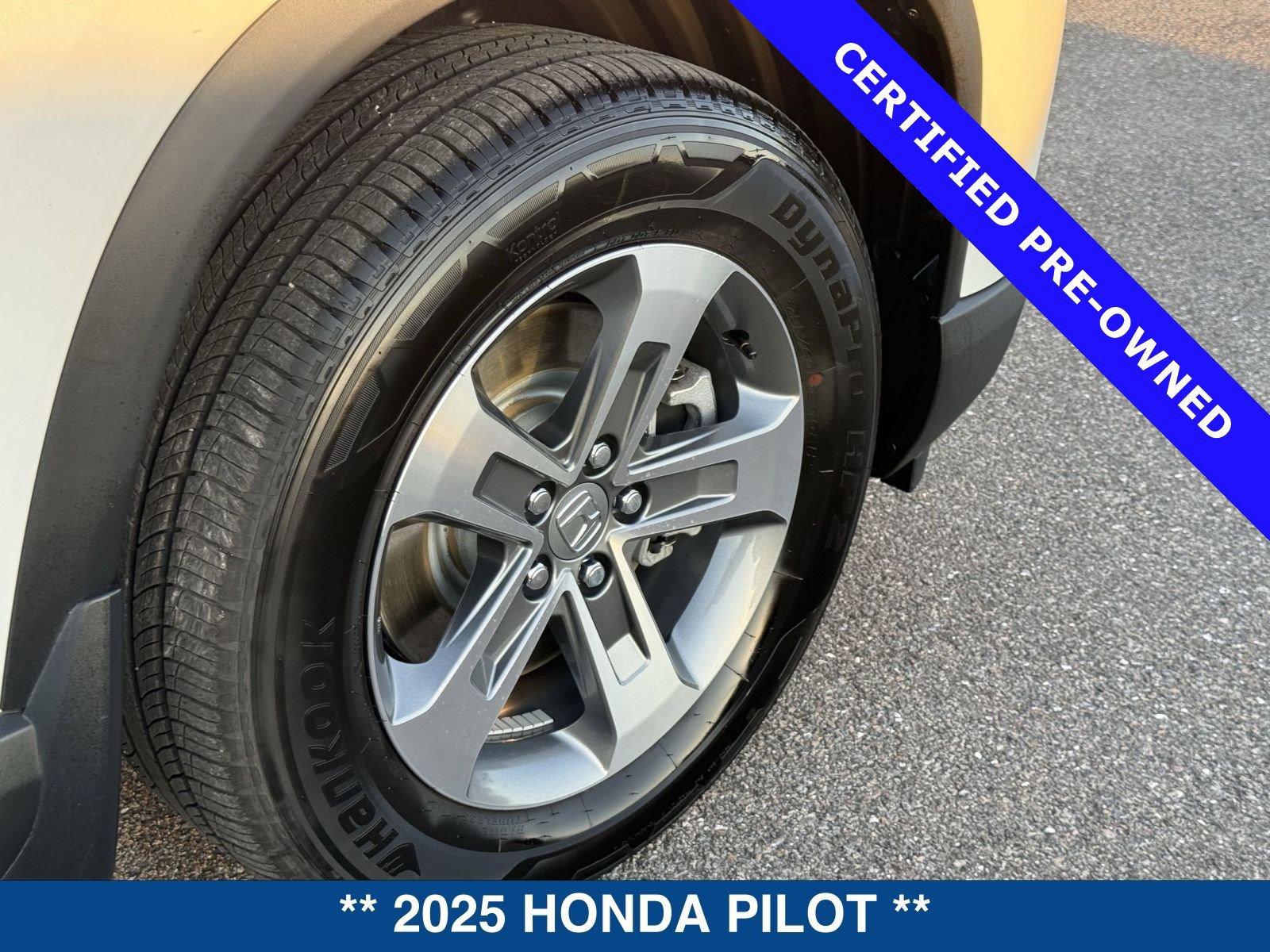 Used 2025 Honda Pilot EX-L image 12