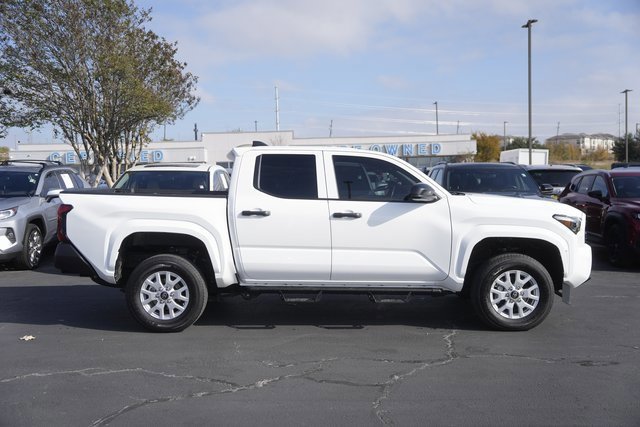 Used 2025 Toyota Tacoma SR image 5