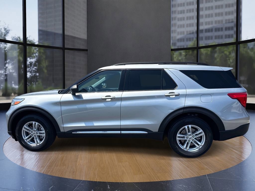 Certified 2023 Ford Explorer XLT RWD image 5