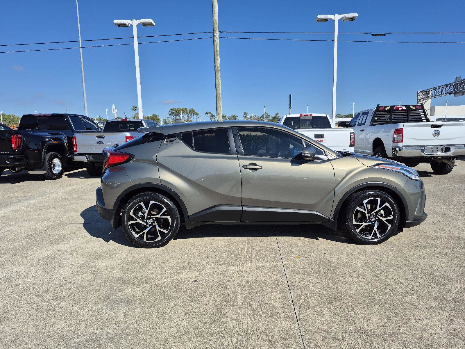Used 2021 Toyota C-HR XLE image 7