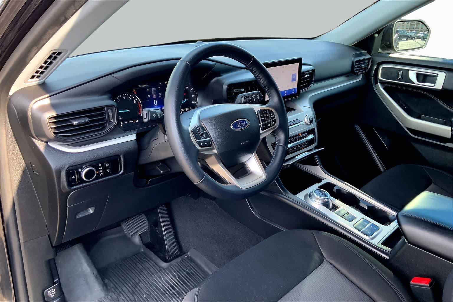 Certified 2023 Ford Explorer XLT RWD image 16