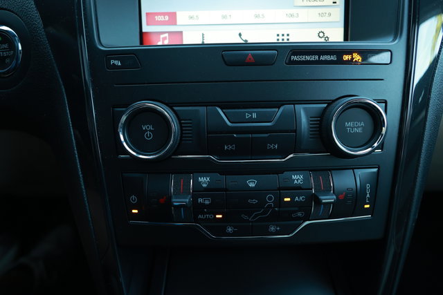 Certified 2018 Ford Explorer XLT w/ Equipment Group 202A AWD/4WD image 20