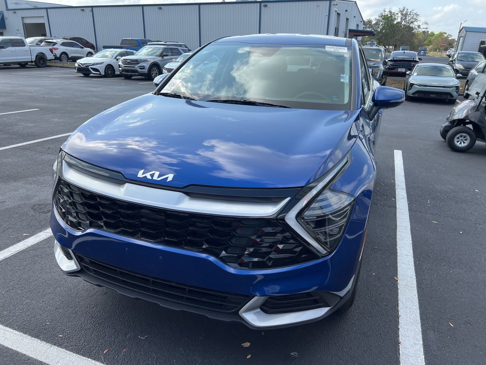 Used 2025 Kia Sportage EX image 3