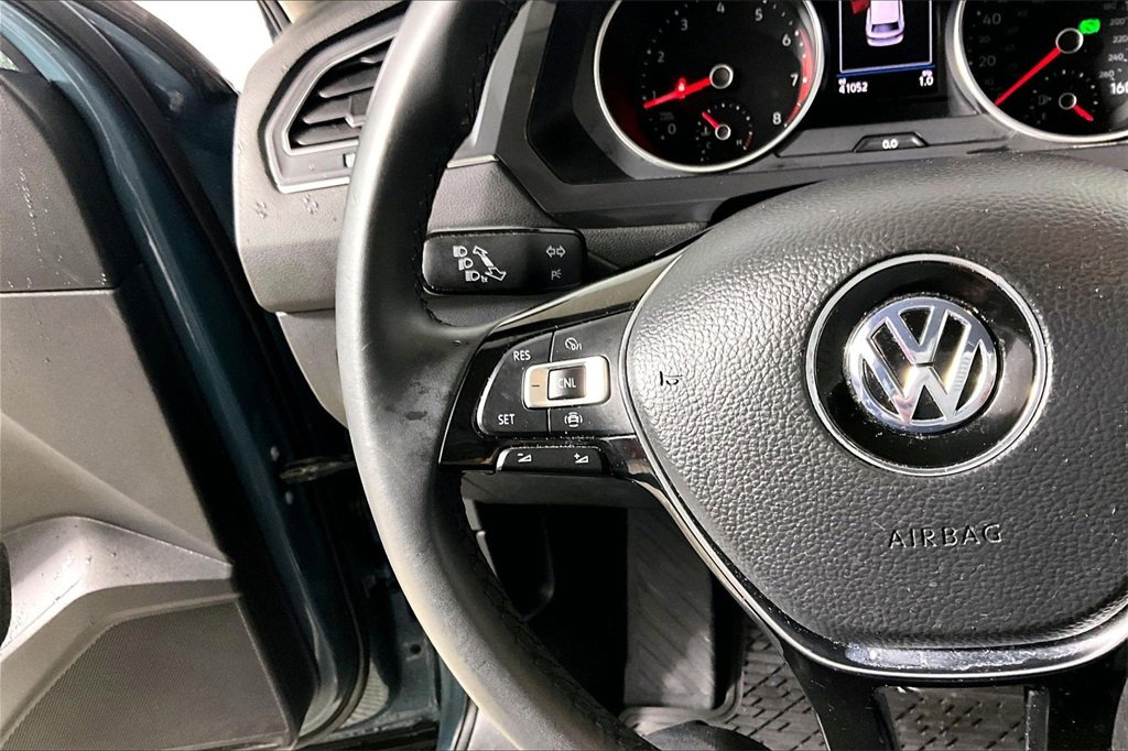 Used 2020 Volkswagen Tiguan SE image 14