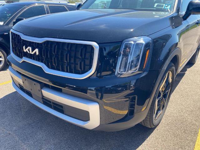 Used 2023 Kia Telluride EX w/ EX Captain's Chair Package AWD/4WD image 19